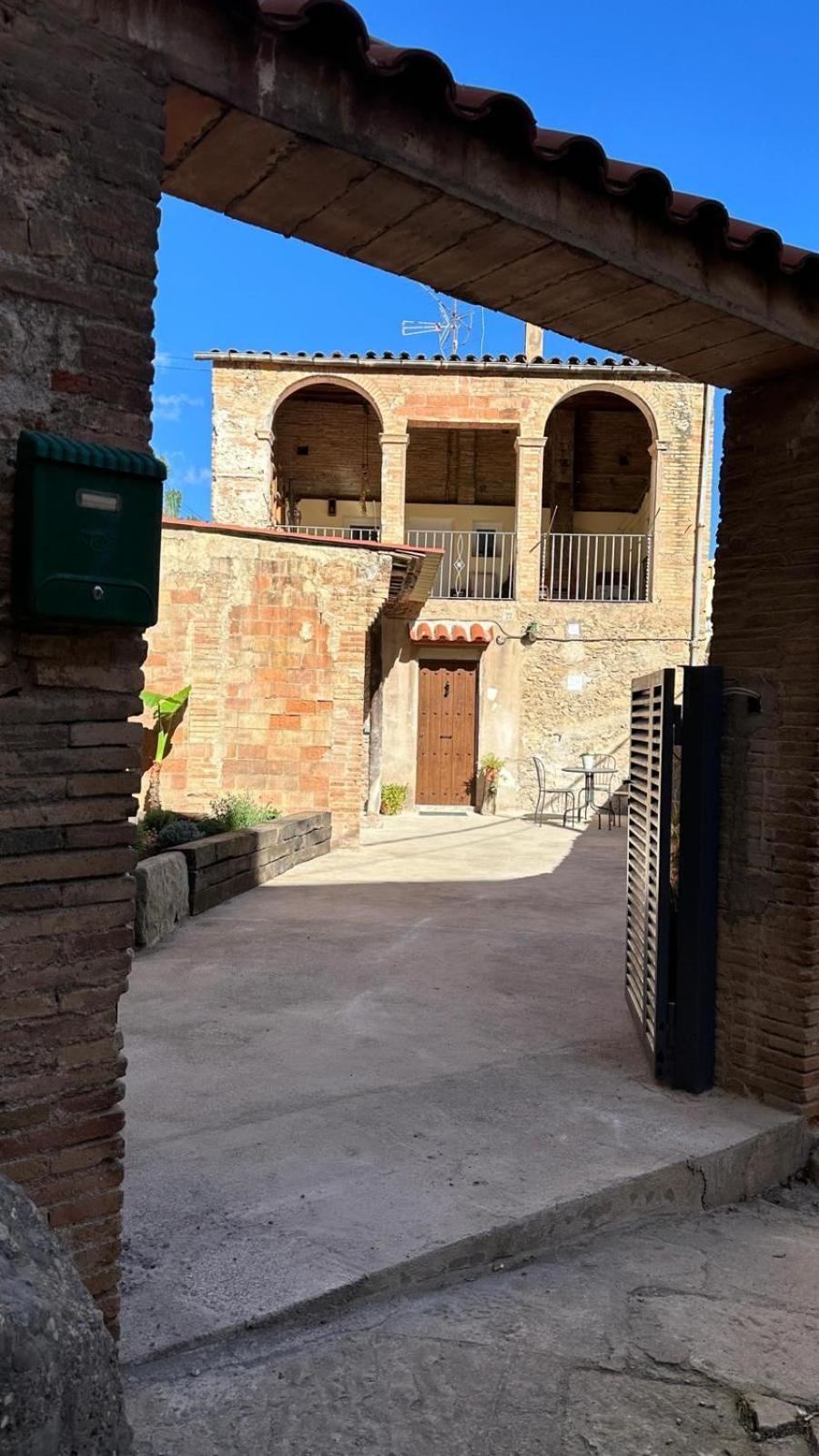 Habitacion L'Elefant En Casa Cami De Les Aiguees Monistrol De Montserrat Ngoại thất bức ảnh